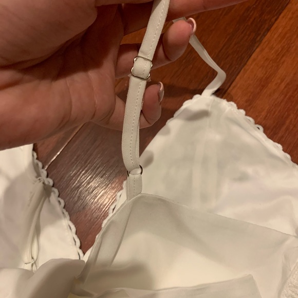 Lace Crochet V-Neck Crop Top White - Picture 7 of 8